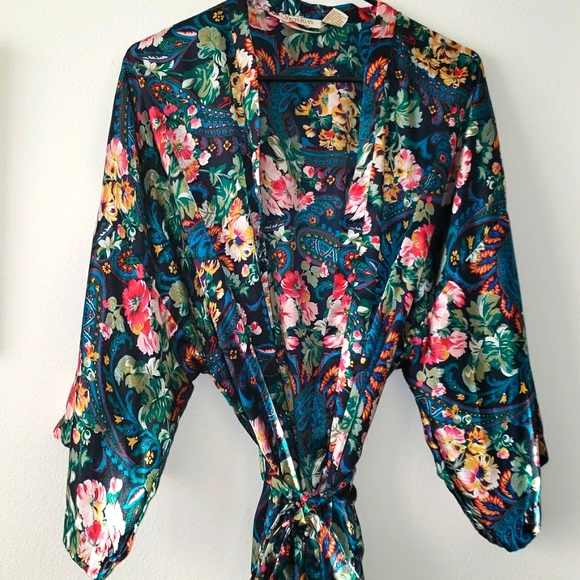 Victoria's Secret Other - Vintage VICTORIA'S SECRET Floral Print Robe One Size